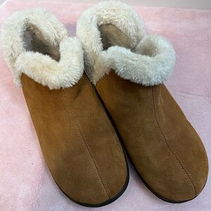 Tempur-Pedic Soft Suede Leather Faux Fur Trim Sz 9